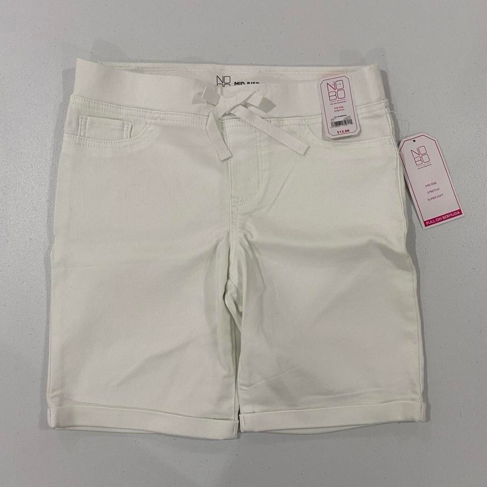 5/$25 No Boundaries White Bermudas with Classic Straight-Leg Cut